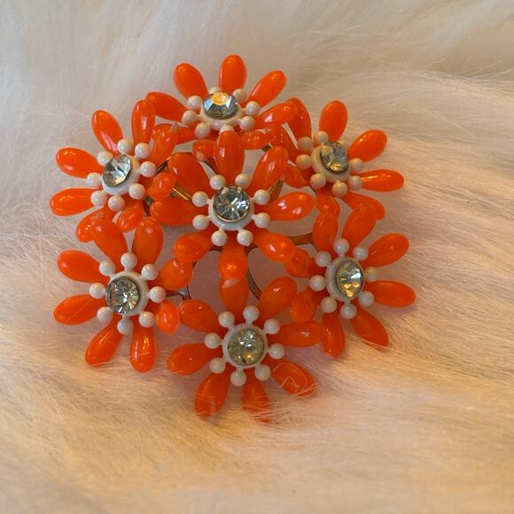 Vintage 1960s Retro MOD Orange Plastic Rhinestone Floral Clip Earrings - Picture 2 of 5